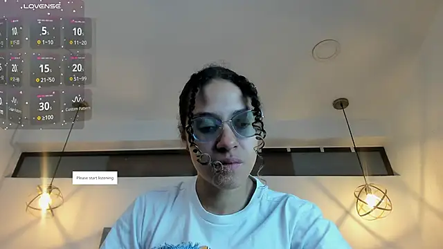 Hanna Cornee  online show from November 5, 2025, 2:09 pm