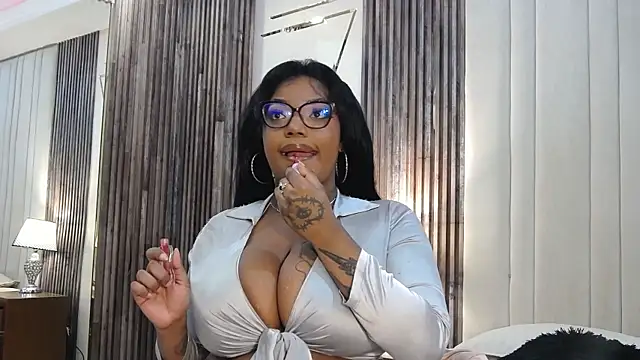 SheilaCoopers  online show from October 22, 2025, 11:42 am