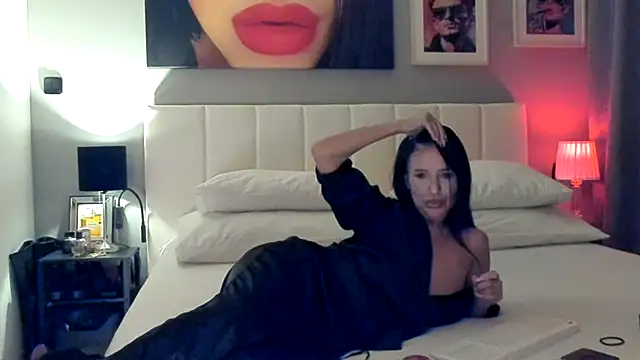 simonacavali online show from December 20, 2025, 8:33 pm