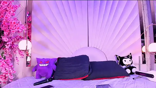 VesperVelvet online show from May 25, 2026, 5:18 am