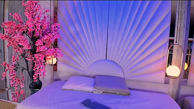 VesperVelvet online show from April 1, 2026, 4:25 am