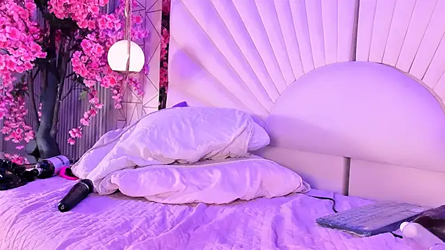 VesperVelvet online show from May 16, 2026, 10:36 am