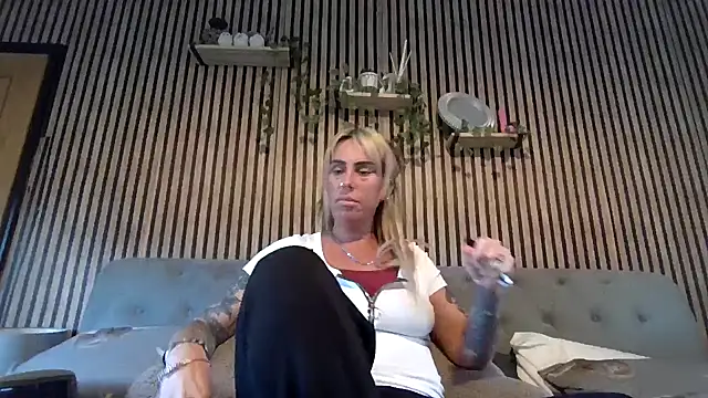 Snapshot of poppyinga1 chatting on March 1, 2026, 4:07 pm poppyinga1 online show from March 1, 2026, 4:07 pm