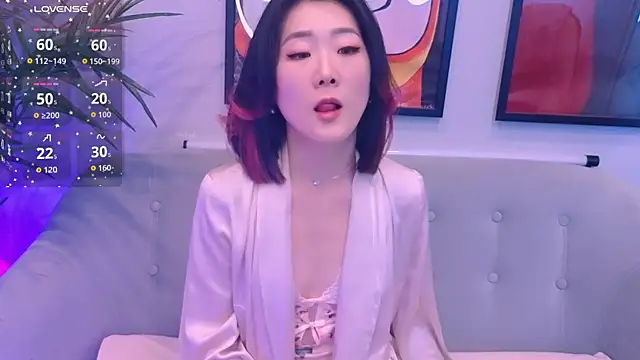 AikoYamada online show from October 18, 2025, 6:37 am