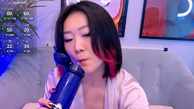 AikoYamada online show from October 6, 2025, 9:43 am