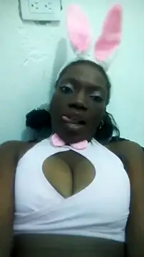 Snapshot of Aurora-Queen chatting on November 7, 2025, 4:17 am Aurora-Queen online show from November 7, 2025, 4:17 am