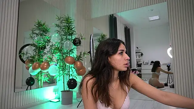 EmmaBlanco online show from November 18, 2025, 8:56 pm