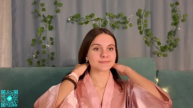 chloemilka online show from October 3, 2025, 6:42 pm