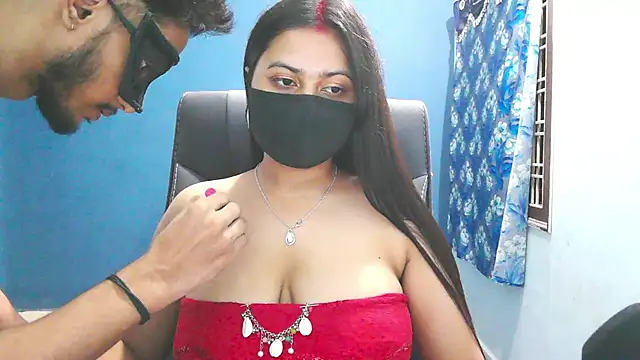 Snapshot of SassyWildCouple chatting on October 9, 2025, 4:51 pm SassyWildCouple online show from October 9, 2025, 4:51 pm