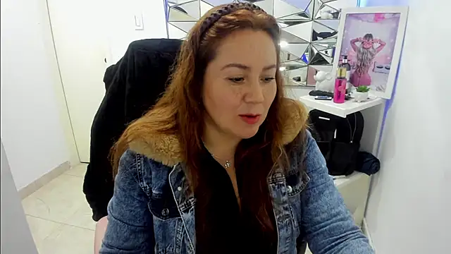 camixxx m online show from February 12, 2026, 1:22 pm