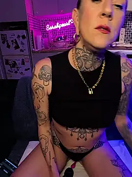 sarahpearlx online show from April 19, 2026, 9:17 pm