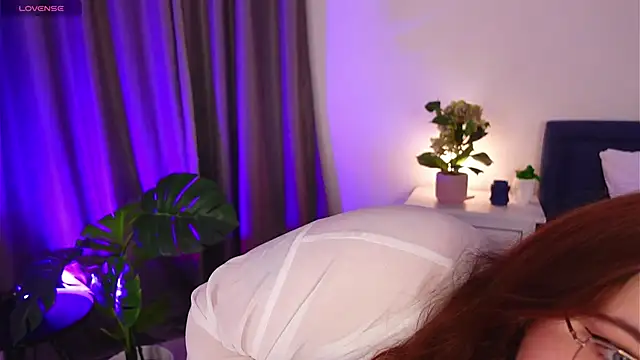 Neko Moor online show from December 2, 2025, 8:43 pm