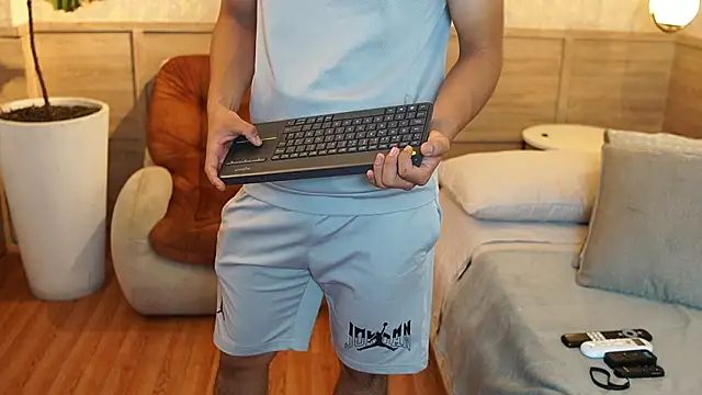 Snapshot of Ethan_occonor chatting on February 21, 2026, 12:29 pm Ethan occonor online show from February 21, 2026, 12:29 pm