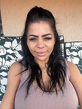 Snapshot of VanesaCharm chatting on October 17, 2025, 10:07 am VanesaCharm online show from October 17, 2025, 10:07 am