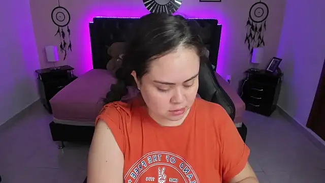 LolaVillalobos online show from December 2, 2025, 12:07 pm