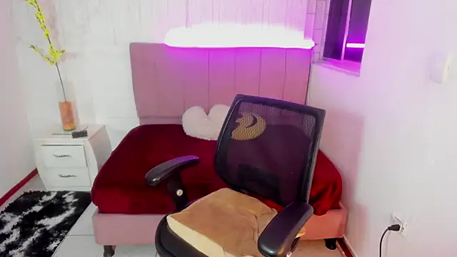 anna moon11 online show from December 23, 2025, 5:07 am