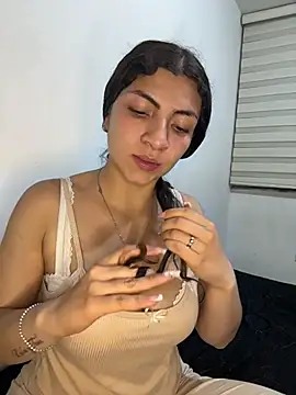 arieel  722 online show from November 16, 2025, 4:17 am