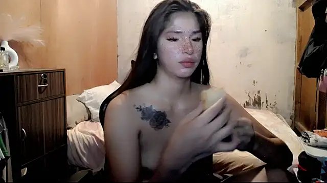 Cutierhyxx online show from May 5, 2026, 1:47 pm