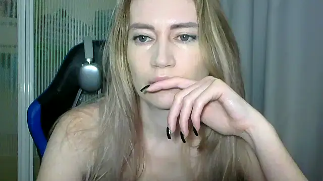 JessFoxxx online show from November 2, 2025, 2:49 am