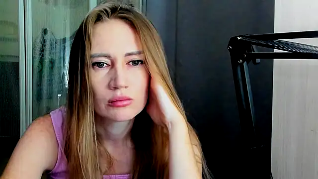 JessFoxxx online show from June 26, 2026, 1:00 am