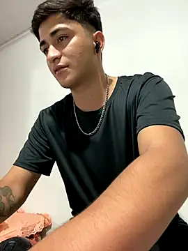 Snapshot of Tavinho067 chatting on October 31, 2025, 4:20 am Tavinho067 online show from October 31, 2025, 4:20 am