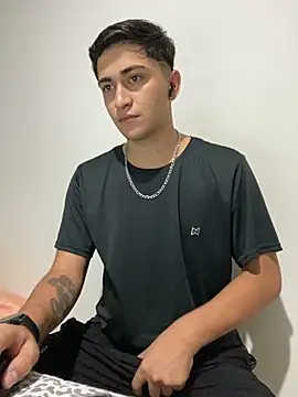 Tavinho067 online show from November 12, 2025, 2:37 am