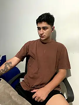 Tavinho067 online show from January 8, 2026, 4:18 am