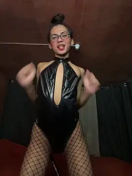 Snapshot of Ur_latinahotpaprika chatting on October 18, 2025, 6:32 pm Ur latinahotpaprika online show from October 18, 2025, 6:32 pm