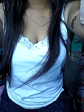 Snapshot of Desi_couple305 chatting on October 8, 2025, 2:02 am Desi couple305 online show from October 8, 2025, 2:02 am