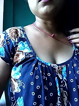 Snapshot of Desi_couple305 chatting on September 24, 2025, 2:40 am Desi couple305 online show from September 24, 2025, 2:40 am