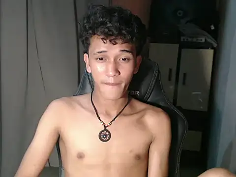 Snapshot of kenbigcockxx chatting on October 17, 2025, 11:56 am kenbigcockxx online show from October 17, 2025, 11:56 am