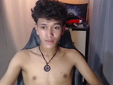 Snapshot of kenbigcockxx chatting on October 20, 2025, 8:26 am kenbigcockxx online show from October 20, 2025, 8:26 am