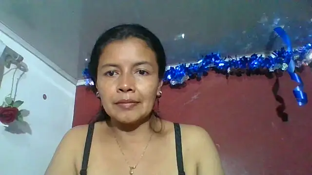 DianaOchoa  online show from November 14, 2025, 9:40 pm