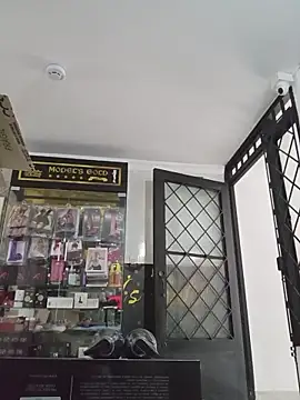 candy  fox  online show from November 19, 2025, 1:00 pm