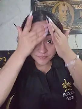 candy  fox  online show from October 26, 2025, 11:54 am