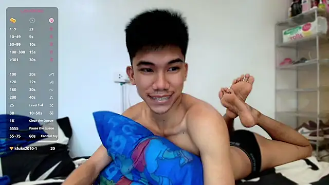 Ur pinoyhotbrix online show from November 3, 2025, 3:01 am