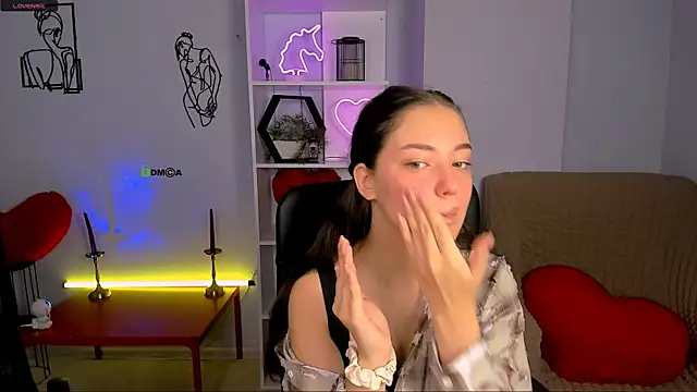 miki-niki online show from November 11, 2025, 6:41 am