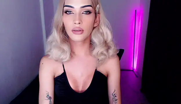 Alicegreenexx online show from June 15, 2026, 5:56 pm