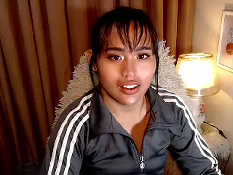 Snapshot of urmidnightcravingsxx chatting on April 1, 2026, 6:05 pm urmidnightcravingsxx online show from April 1, 2026, 6:05 pm