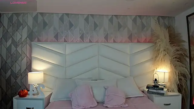 victoria   jonnes online show from October 8, 2025, 11:45 am