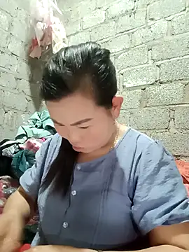 jienrrr online show from October 27, 2025, 2:01 am