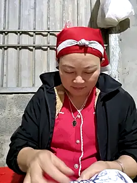 yoowwmr online show from November 16, 2025, 12:10 pm