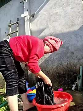 yoowwmr online show from December 19, 2025, 7:44 am