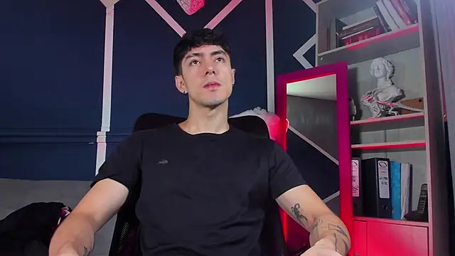 etham wolf  online show from November 25, 2025, 11:54 am