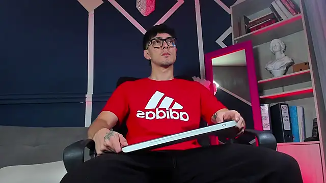 etham wolf  online show from December 17, 2025, 1:16 pm