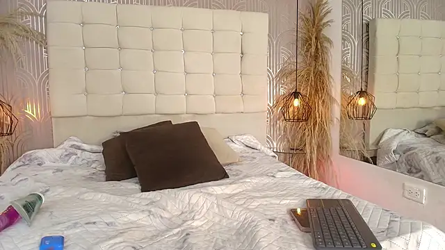 FGLuna online show from October 10, 2025, 1:45 pm