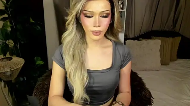 Candicebloom online show from May 25, 2026, 8:13 am