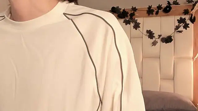 Snapshot of Daphne_And_Roger chatting on December 23, 2025, 11:09 am Daphne And Roger online show from December 23, 2025, 11:09 am