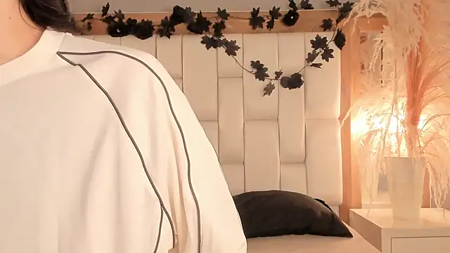 Snapshot of Daphne_And_Roger chatting on December 19, 2025, 11:12 am Daphne And Roger online show from December 19, 2025, 11:12 am