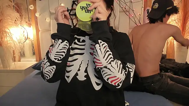 Snapshot of Daphne_And_Roger chatting on October 14, 2025, 11:33 am Daphne And Roger online show from October 14, 2025, 11:33 am